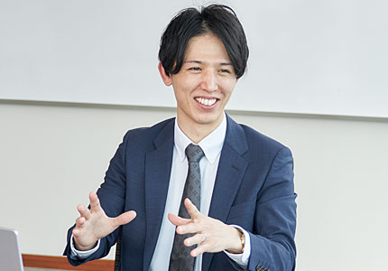 債券運用社員画像3